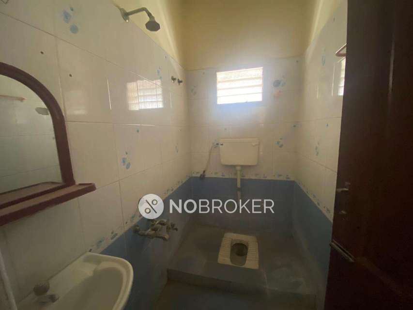 2 BHK Flat In Emerald Block For Sale  In Pallikaranai