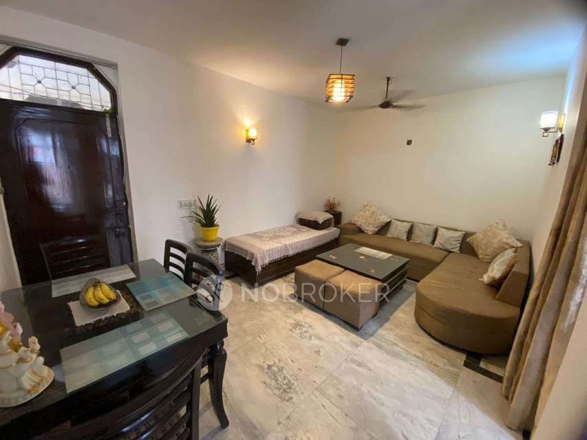 2 BHK Flat In Laxmi Complex For Sale  In Kotla Mubarakpur, South Extension Part 1