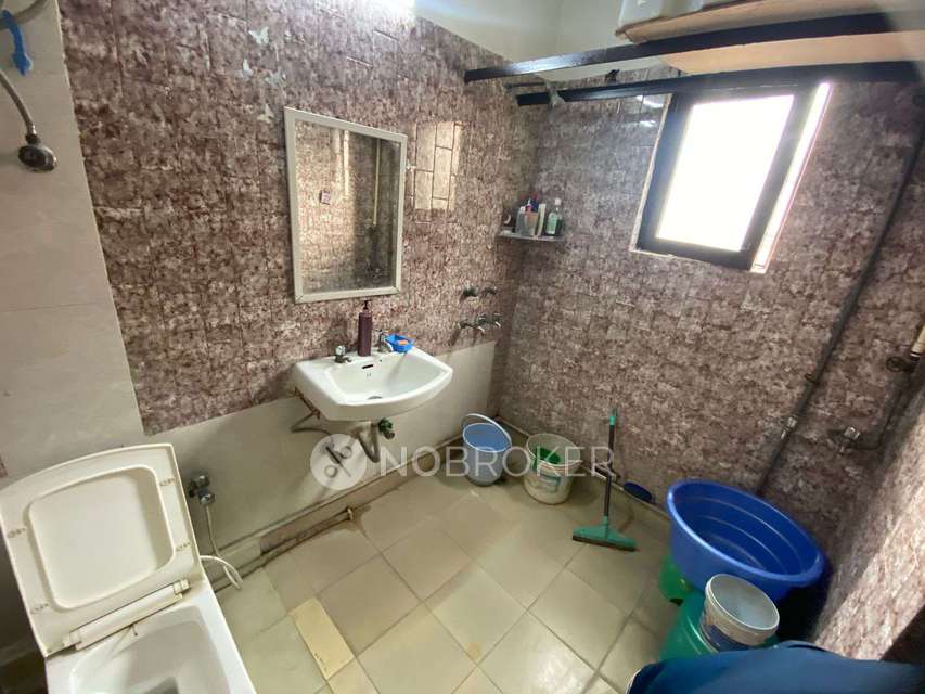 2 BHK Flat In Laxmi Complex For Sale  In Kotla Mubarakpur, South Extension Part 1