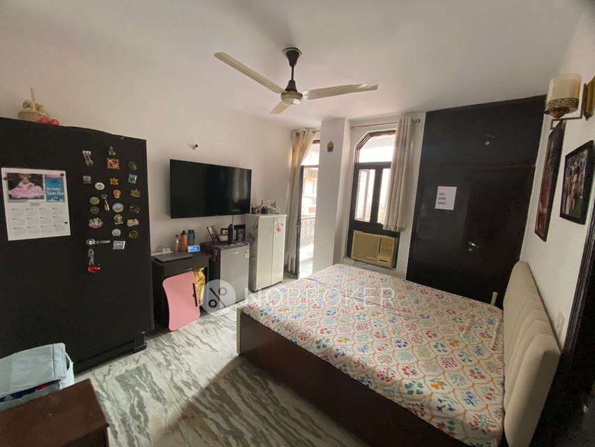 2 BHK Flat In Laxmi Complex For Sale  In Kotla Mubarakpur, South Extension Part 1