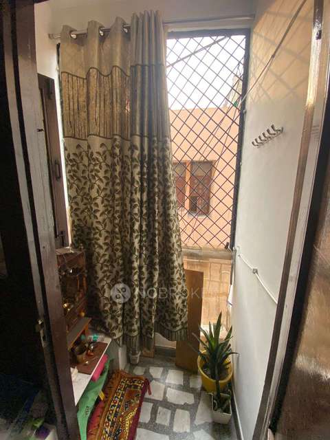 2 BHK Flat In Laxmi Complex For Sale  In Kotla Mubarakpur, South Extension Part 1