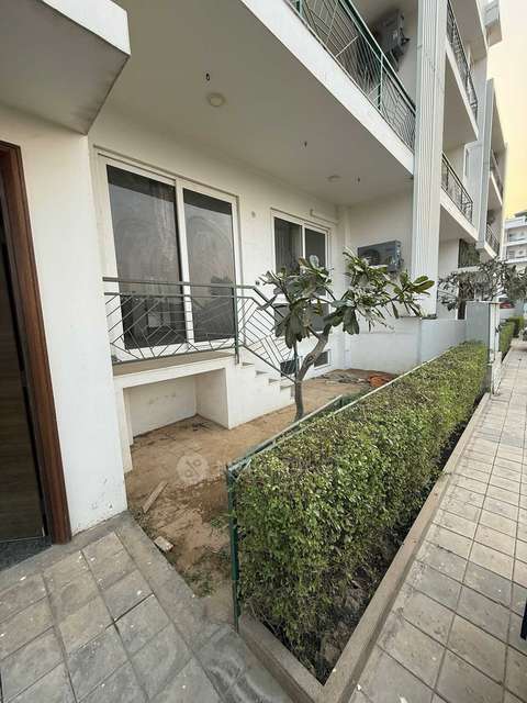 2 BHK Flat In Central Park Flower Valley for Rent  In Sector 32-33