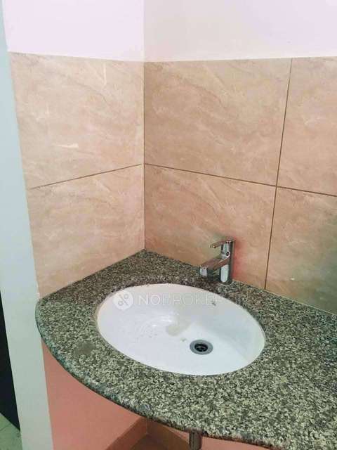 Single Room for Female In 3 BHK  In Amanora Victory Towers, Hadapsar In Hadapsar