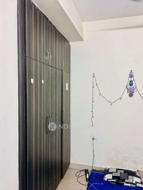 Shared Room for Male In 2 BHK  In Radicon Vedantam In Sector 16