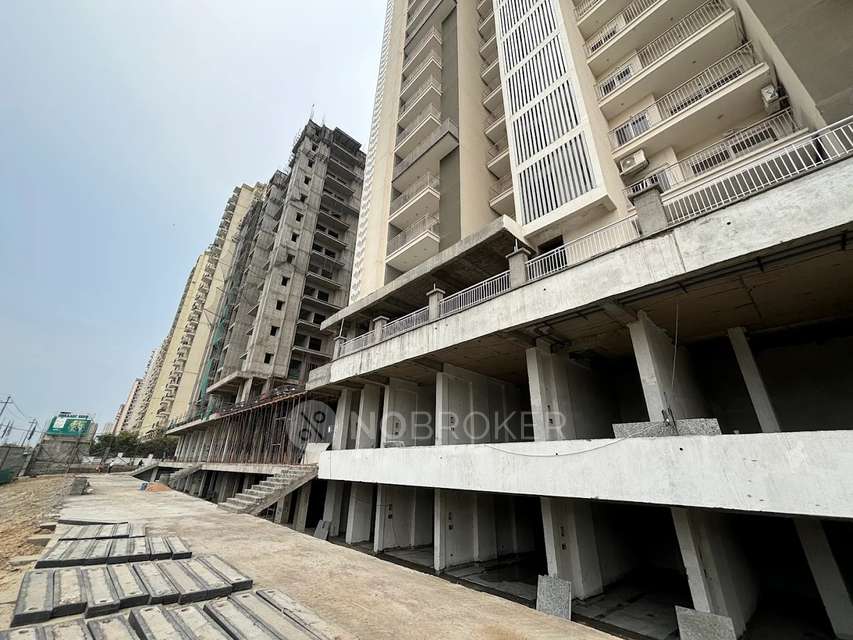 Shop in Tower-c Trident, Greater Noida for Rent 