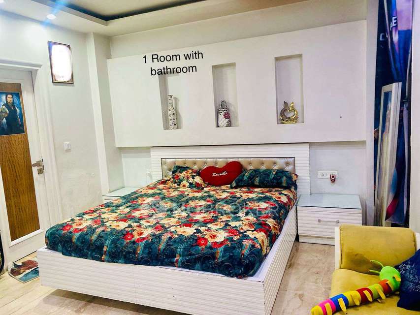 4+ BHK Flat In Standalone Building  For Sale  In Vivek Vihar