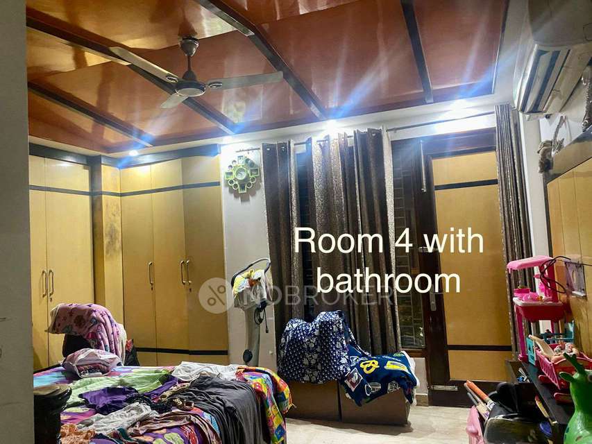 4+ BHK Flat In Standalone Building  For Sale  In Vivek Vihar