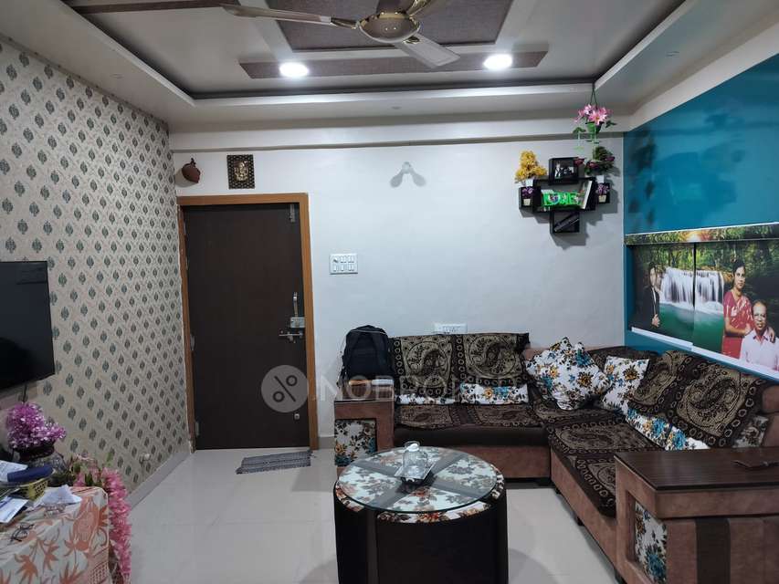 2 BHK Flat In Golden Plaza For Sale  In  Manjri Bk