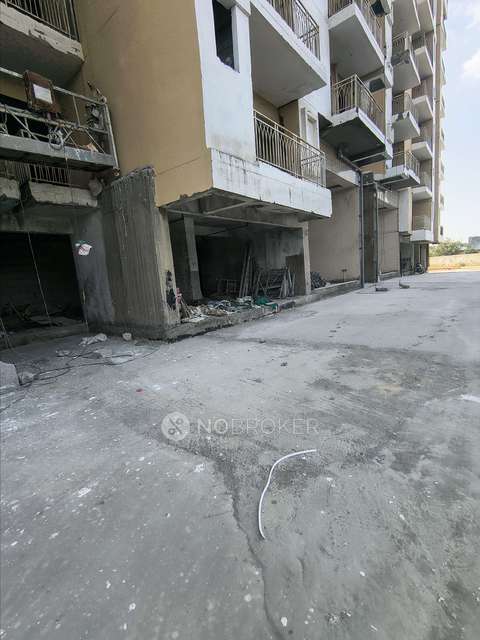 2 BHK Flat In Mahagun Maverick For Sale  In Noida Ext Sector 16c