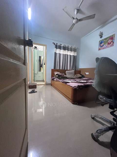 2 BHK Flat In Prabhavathi Rishab Apartment, Bommanahalli for Rent  In Bommanahalli
