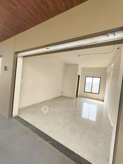 Shop in Peninsula Centre, Pune for Rent 