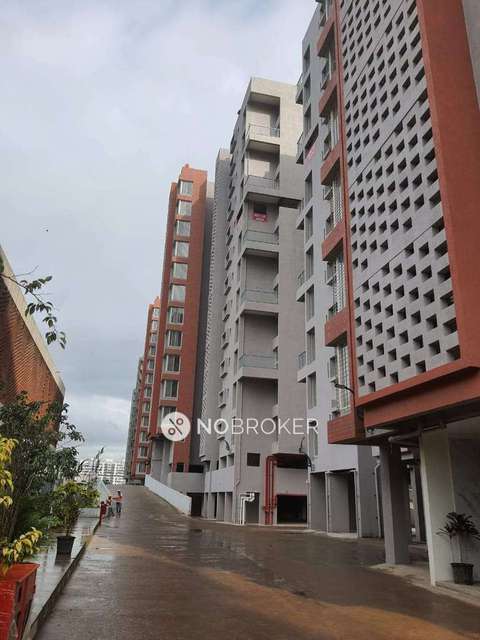 Single Room for Female In 2 BHK  In Yashada Splendid Park In Pune