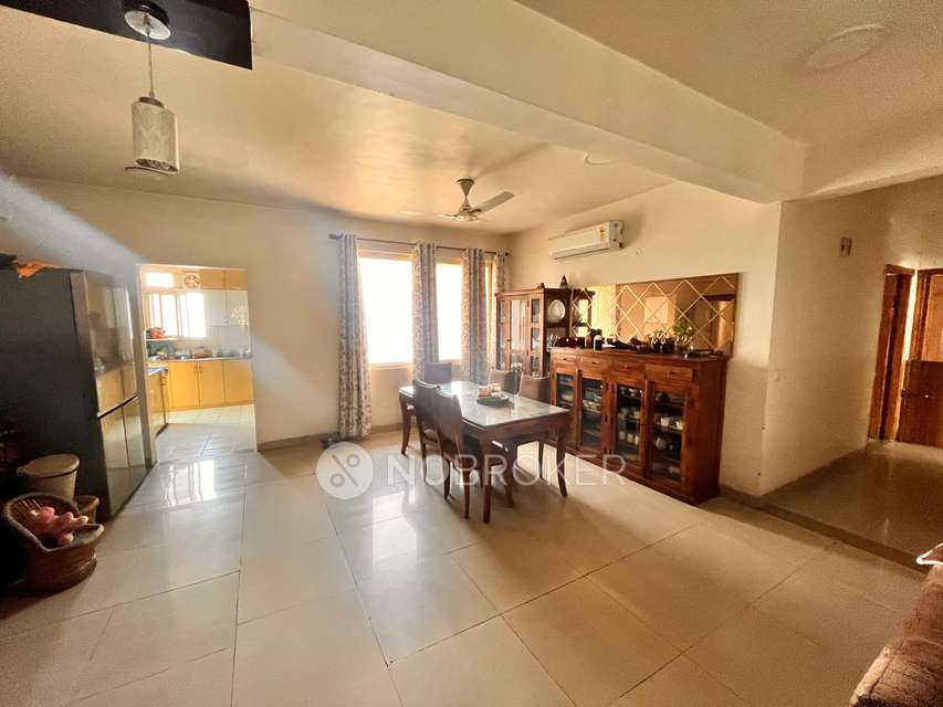 4+ BHK Flat In Stellar Mi Legacy For Sale  In  Zeta I,