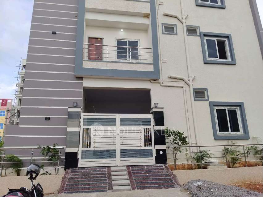 4+ BHK Flat In Standalone Building  For Sale  In Shamshabad