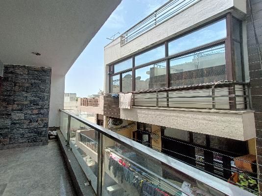 3 BHK Flat In Standalone Building  For Sale  In Janakpuri