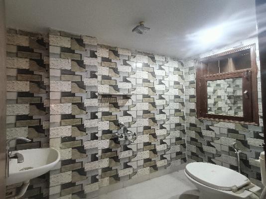3 BHK Flat In Standalone Building  For Sale  In Janakpuri