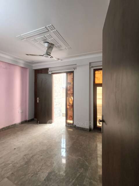 3 BHK Flat In Standalone Building  For Sale  In Janakpuri