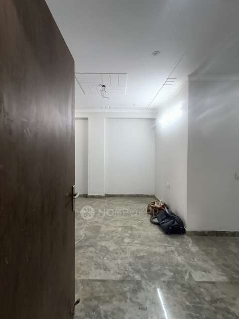 3 BHK Flat In Standalone Building  For Sale  In Janakpuri