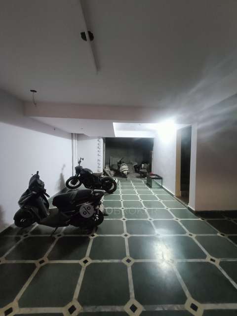 3 BHK Flat In Standalone Building  For Sale  In Janakpuri