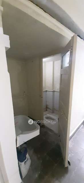 Shared Room for Male In 2 BHK  In Girichaya Apartment In Gokhalenagar - Vetal Hill Rd