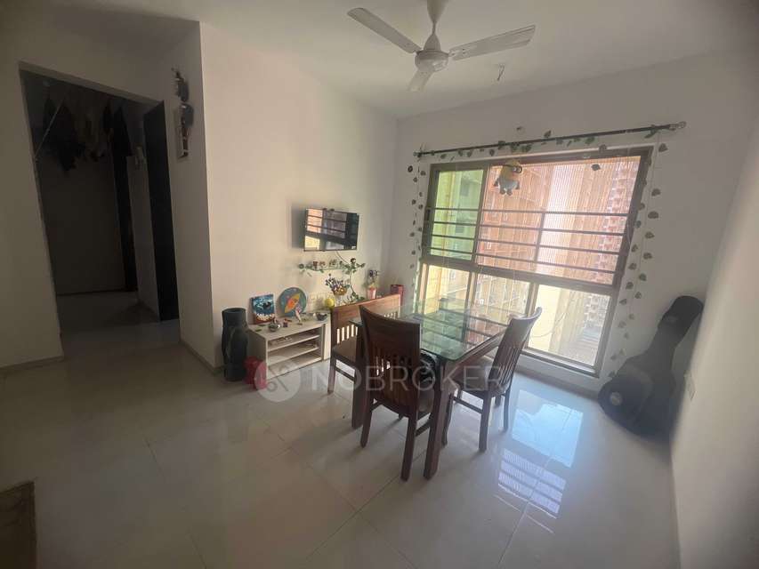 Single Room for Female In 2 BHK  In Vasant Oasis Daffodil In Andheri East