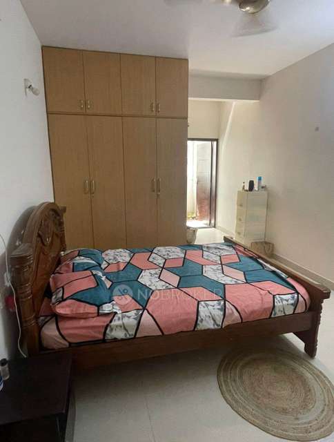Single Room for Female In 3 BHK  In Residency Park In Hsr Layout, Bangalore