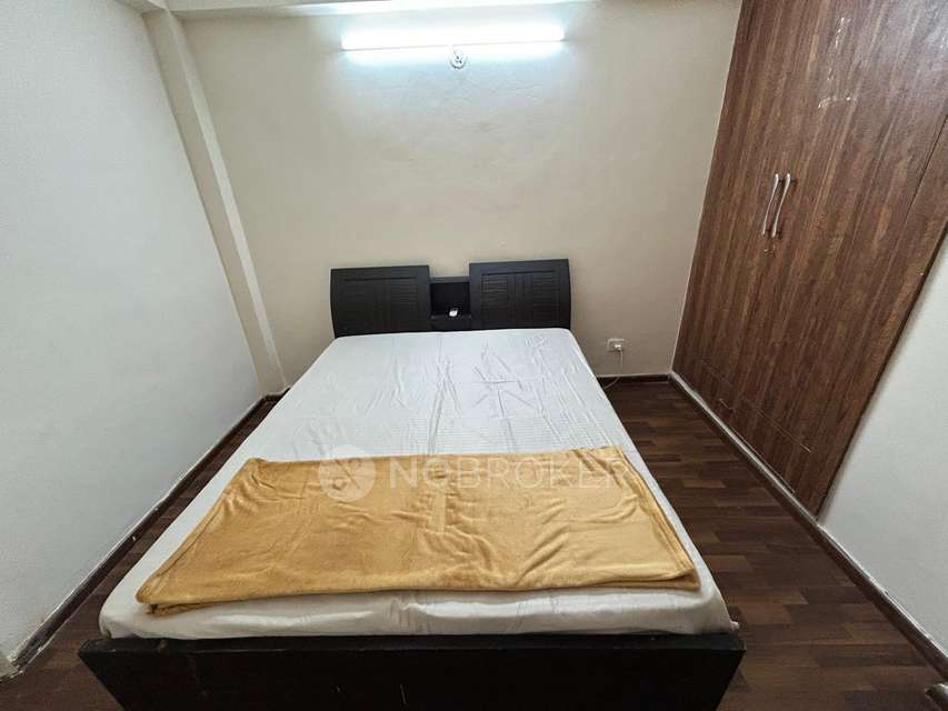 2 BHK Flat In Paras Seasons for Rent  In Sector 168