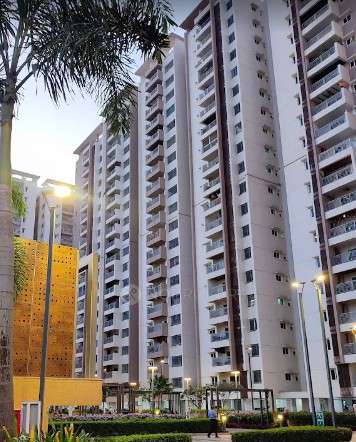 Single Room for Female In 3 BHK  In Rajapushpa Regalia In Narsingi