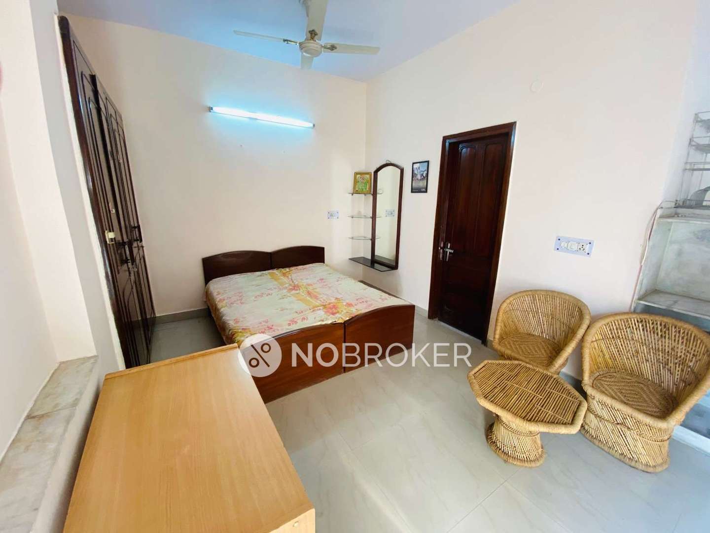 Independent House Janakpuri Rent WITHOUT BROKERAGE Semifurnished 1