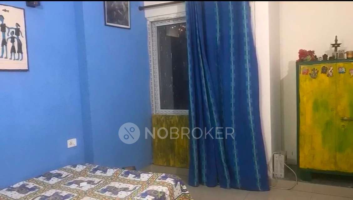 2 BHK Flat In Antriksh Appartment Owners Associations For Sale  In Noida