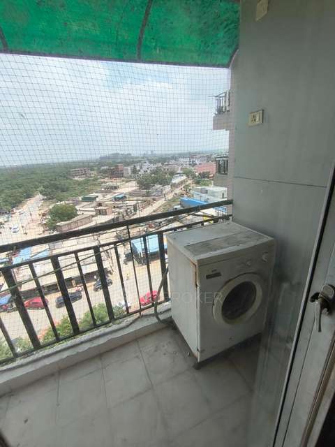 3 BHK Flat In Amrapali Castle for Rent  In Chi V
