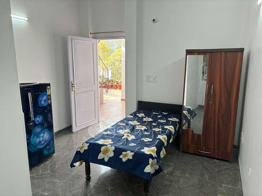 2 BHK Flat In Safdarjung Enclave  for Rent  In Safdarjung Enclave