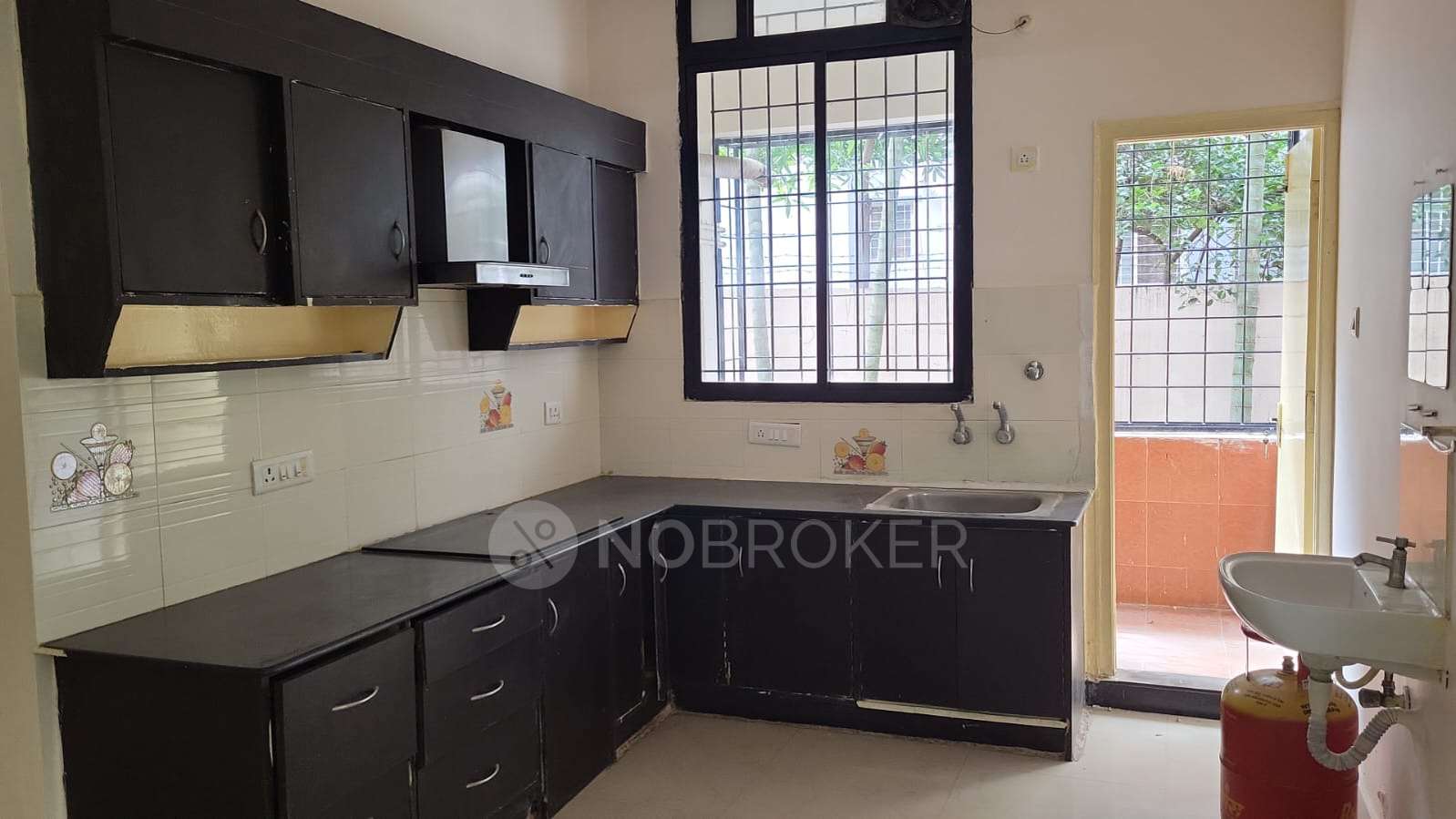 2 BHK Flat In Silver Heights, Somasundarapalya, Hsr Layout, Bangalore for Rent In Hsr Layout, Bangalore