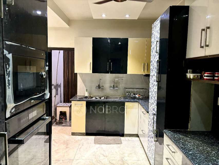 4 BHK Flat In Priya Apartments For Sale  In Punjabi Bagh