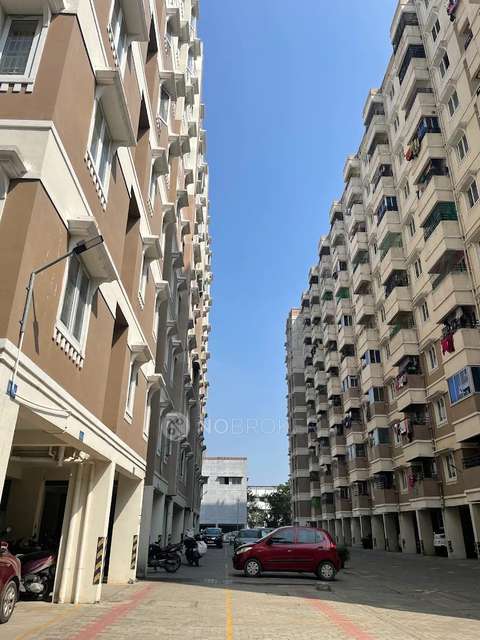 2 BHK Flat In Santha Towers For Sale  In Paruthippattu