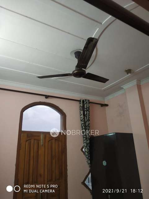 1 BHK Flat In Standalone Building  for Rent  In Sector 11
