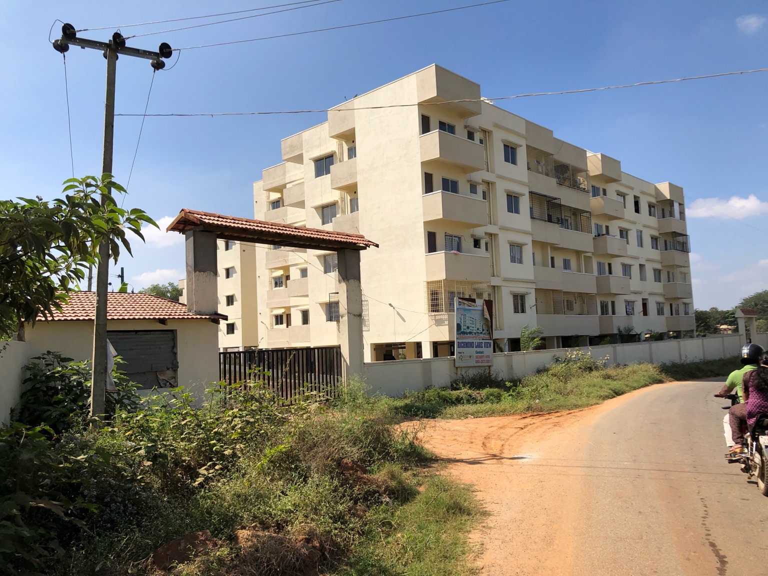 Richmond Lakeview Apartment