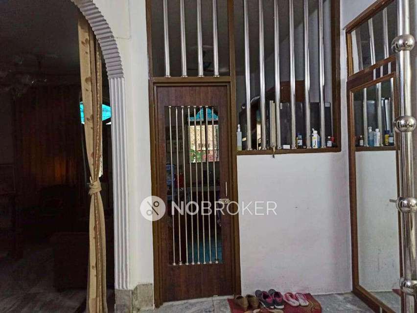 3 BHK Flat In Builder Floor For Sale  In  Rohini