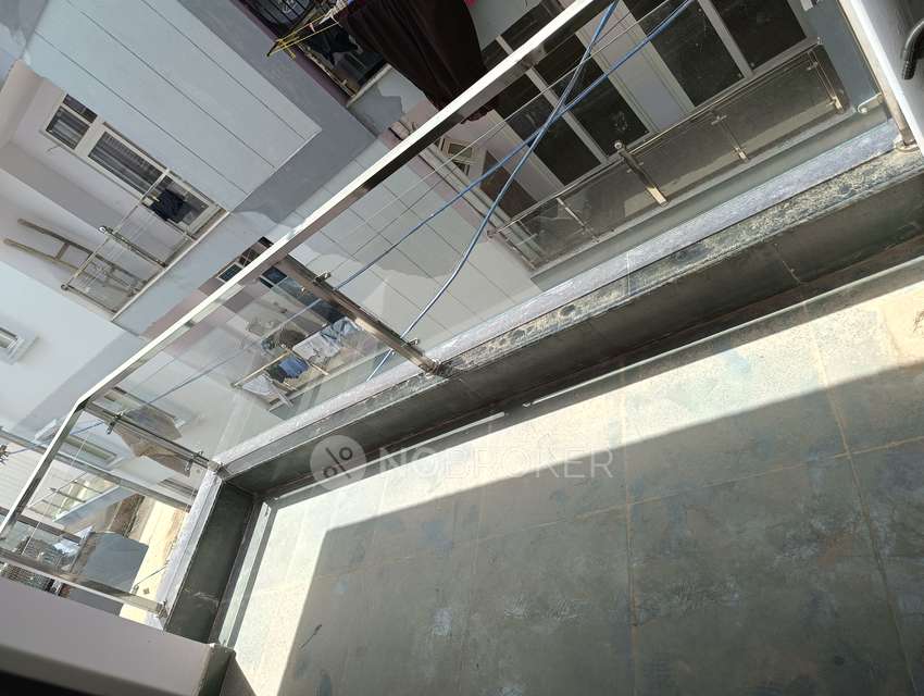 2 BHK Flat In Krystal Floors for Rent  In Sector 4