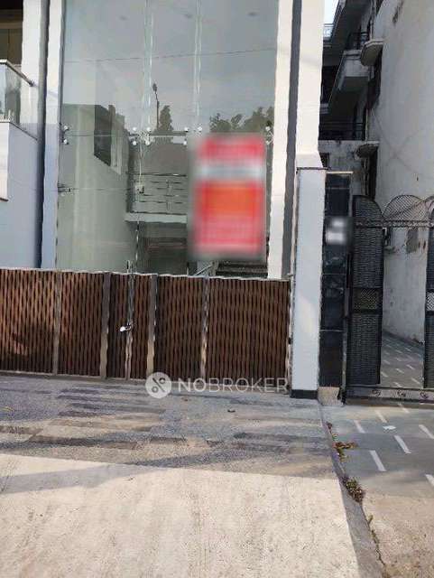 Industrial Building in Paschim Vihar, Delhi for Rent 