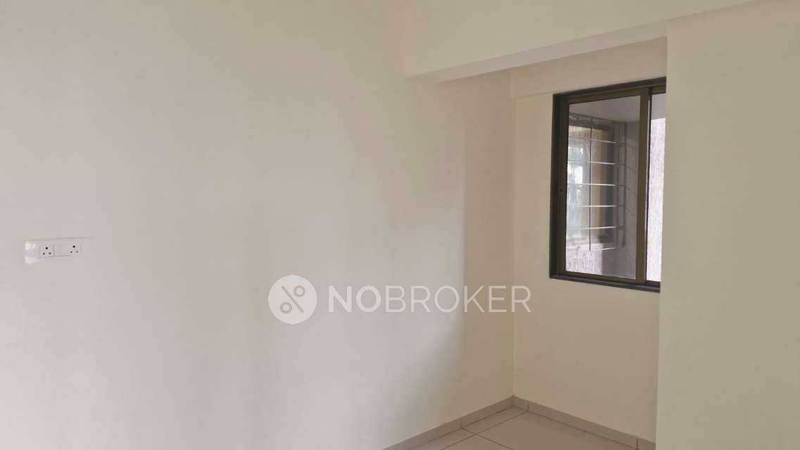 4+ BHK Flat In Chandak 34 Park Estate For Sale  In Goregaon West