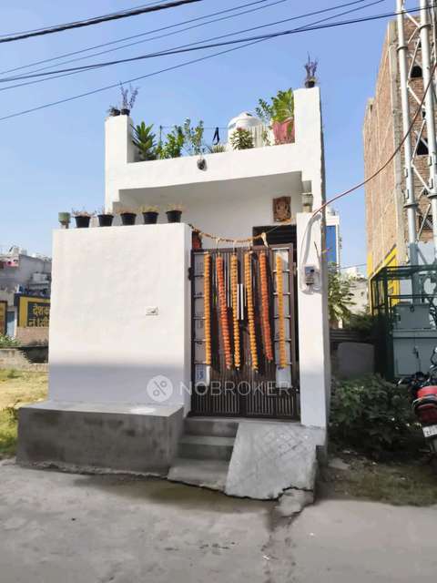 1 BHK House For Sale  In J2g5+vhr, Gali No. 20, Phase-1, F 2 Block, Jai Vihar, Baprola, Delhi, 110043, India