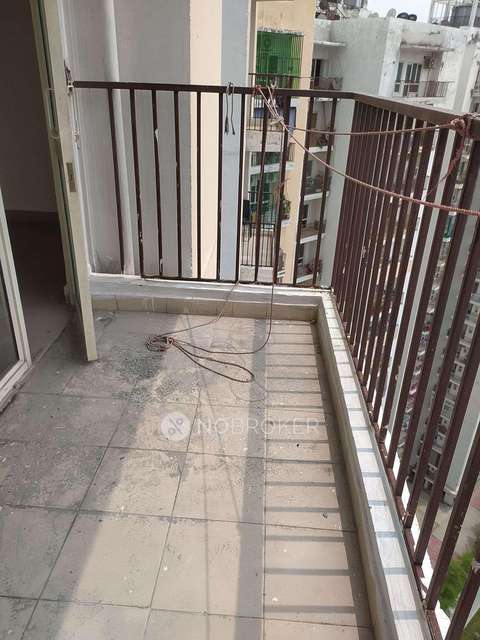 3 BHK Flat In Panchsheel Green 1 For Sale  In Panchsheel Greens 2