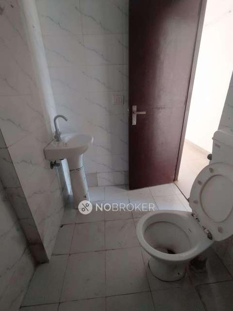 3 BHK Flat In Panchsheel Green 1 For Sale  In Panchsheel Greens 2