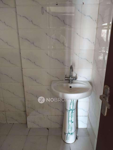 3 BHK Flat In Panchsheel Green 1 For Sale  In Panchsheel Greens 2