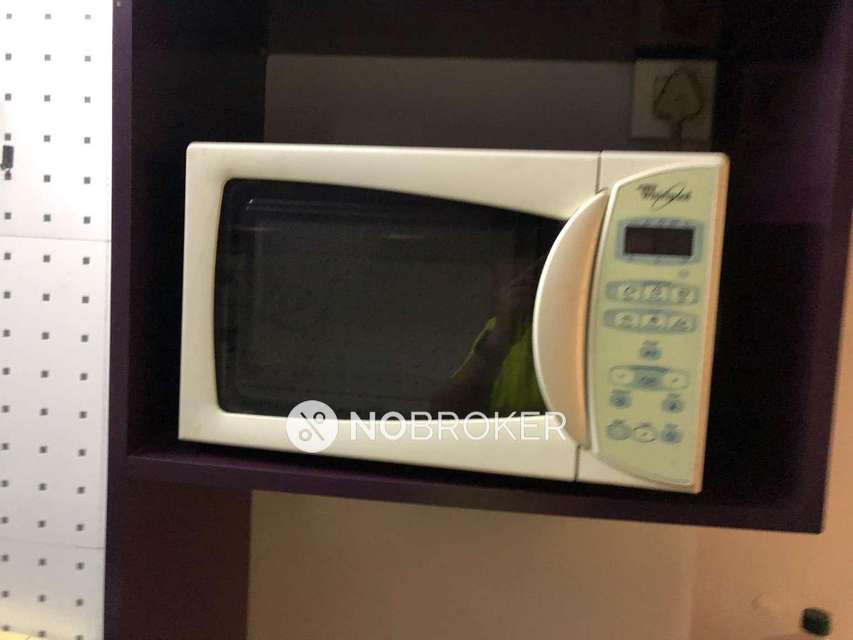 1 BHK Flat In Mantri Park For Sale  In Goregaon East