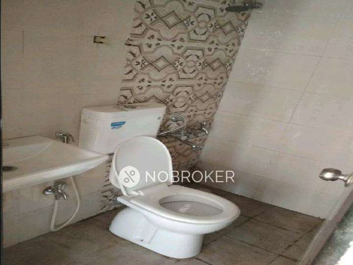 1 BHK Flat In Ratnadeep Co-op Hsg Soc For Sale  In Tilak Nagar