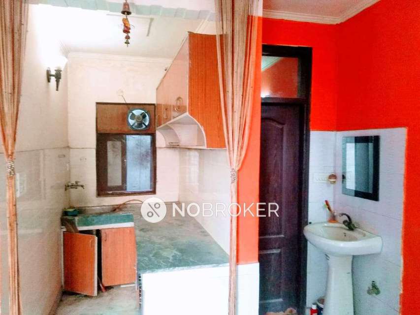 1 RK Flat In Arora Building For Sale  In Uttam Nagar