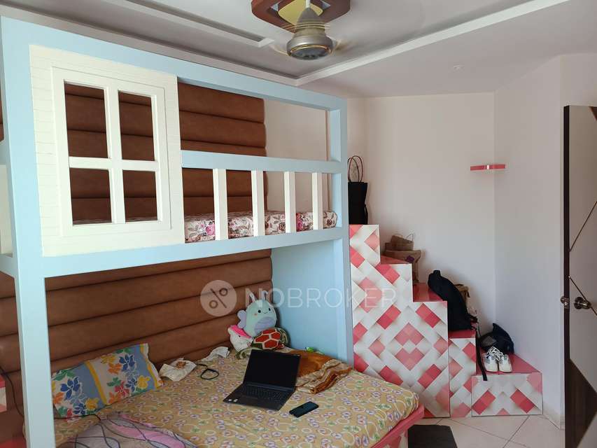 Single Room for Female In 3 BHK  In Magarpatta Daffodils Apartment, Hadapsar In Hadapsar