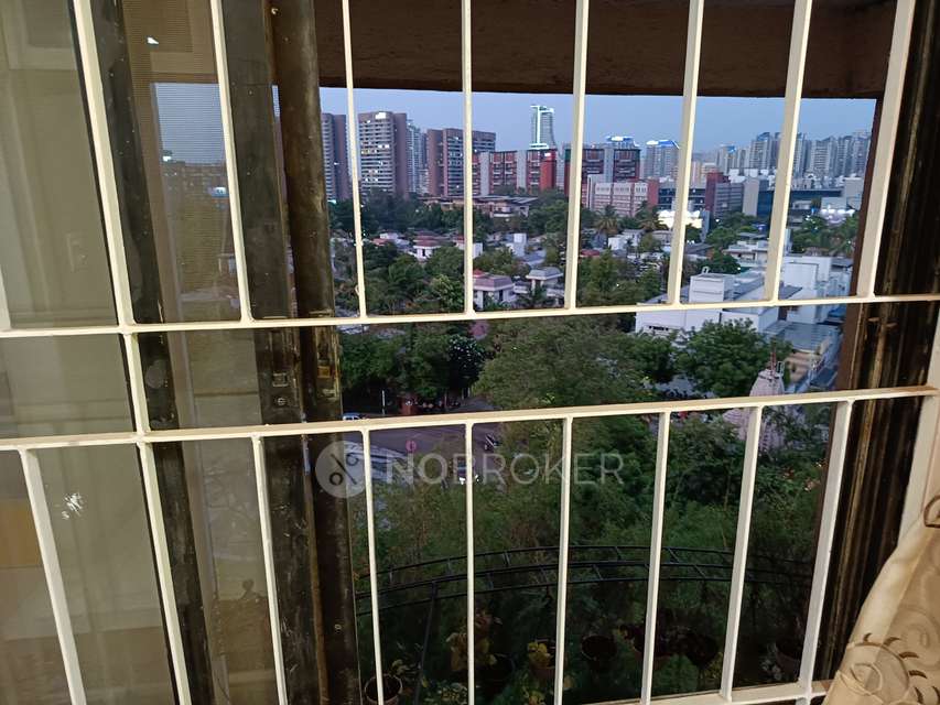 Single Room for Female In 3 BHK  In Magarpatta Daffodils Apartment, Hadapsar In Hadapsar